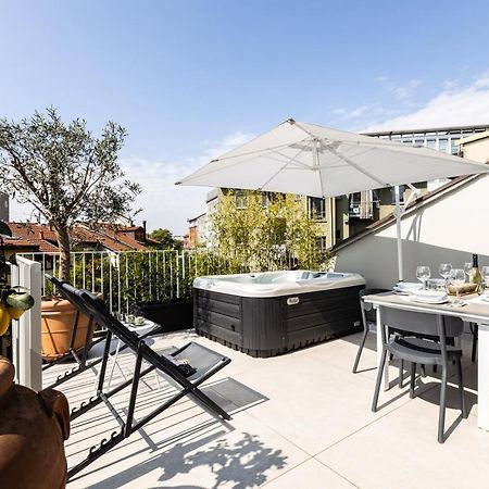 *Villa Olivo*With Private Terrace & Jacuzzi + 3Bedrooms Milano Eksteriør bilde