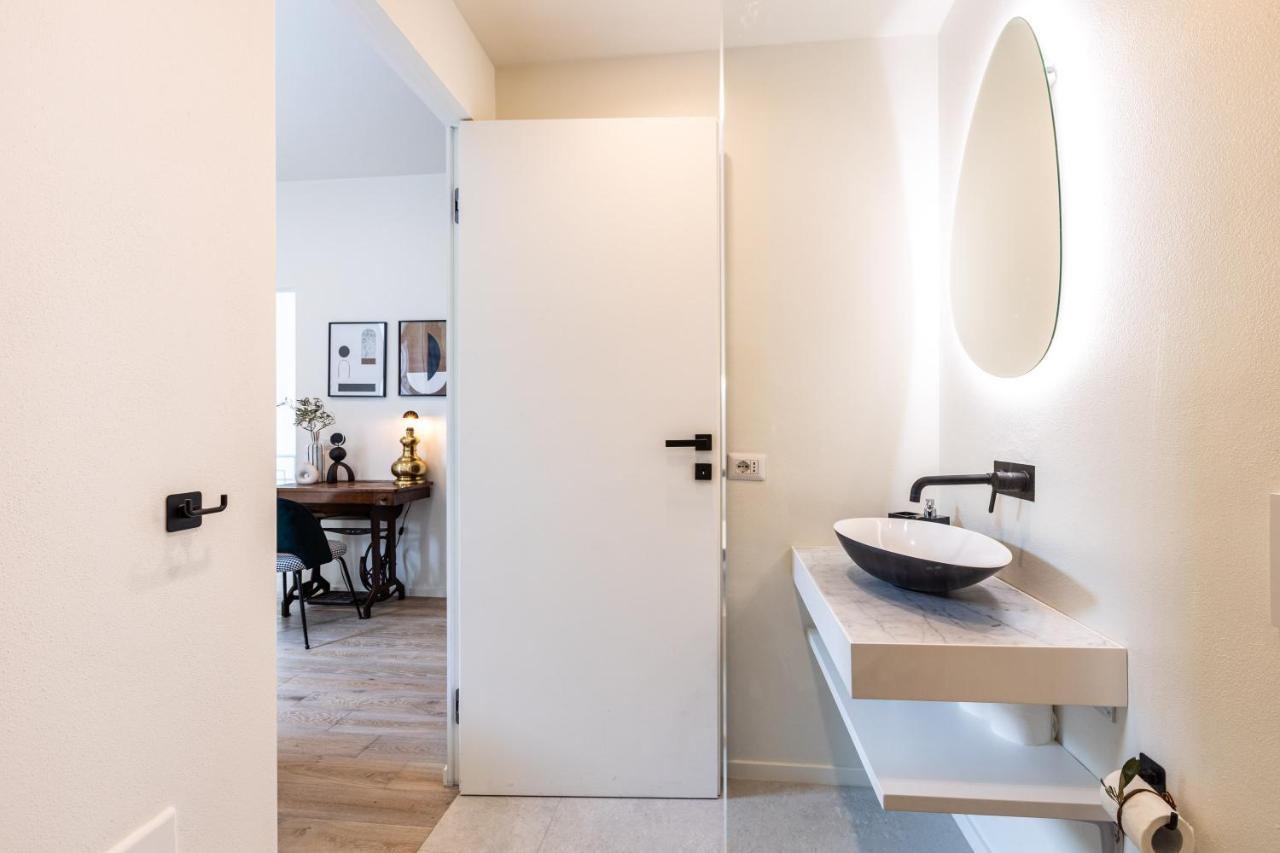 *Villa Olivo*With Private Terrace & Jacuzzi + 3Bedrooms Milano Eksteriør bilde